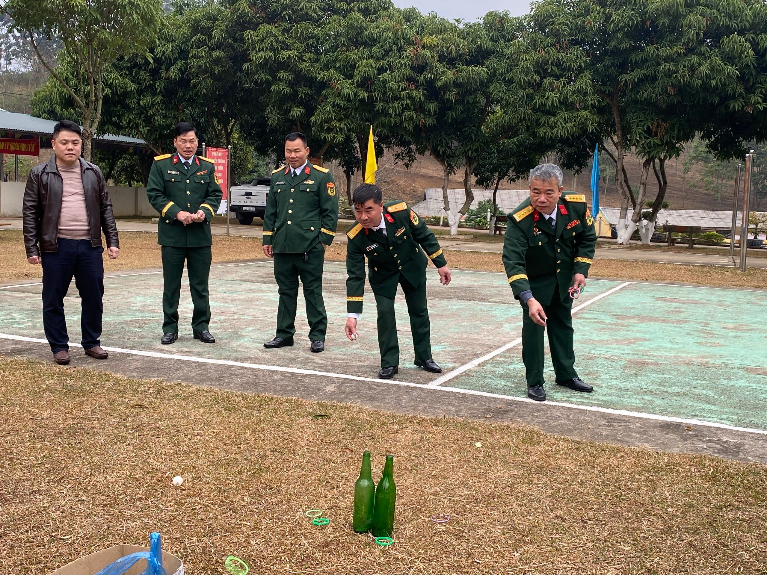 cac-tro-choi-dan-gian-soi-noi-hap-dan-thu-hut-can-bo-quan-nhan-chuyen-nghiep-cua-doan-tham-gia.jpg